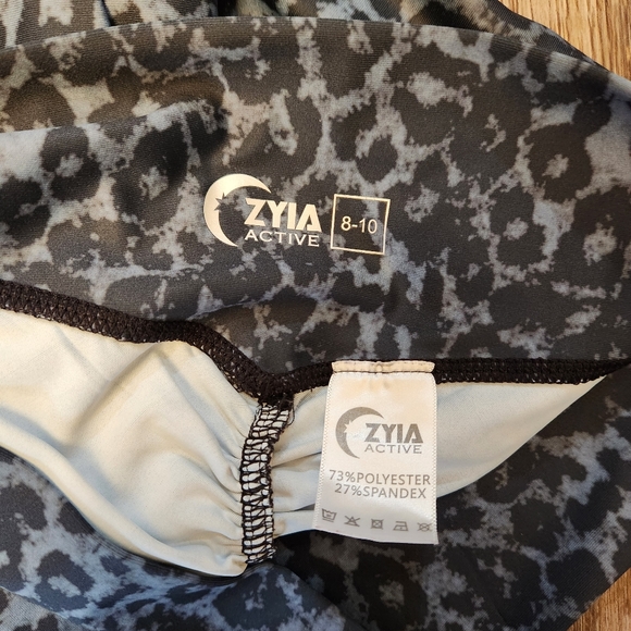 Zyia Stone Leopard Scrunchy Light and Luxe Leggings With Ruched Butt Seam - Picture 8 of 8